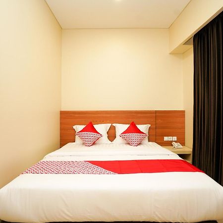 Oyo 1330 Hotel Cahaya 3 Surabaya Exterior foto
