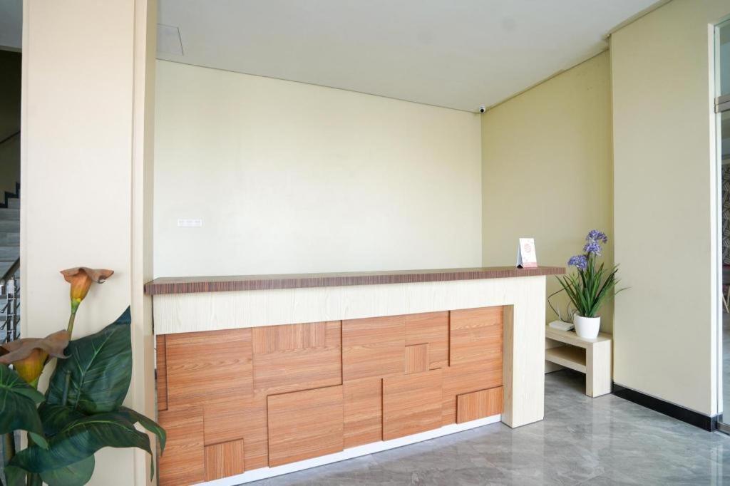 Oyo 1330 Hotel Cahaya 3 Surabaya Exterior foto