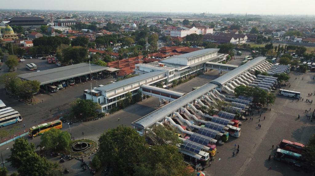 Oyo 1330 Hotel Cahaya 3 Surabaya Exterior foto