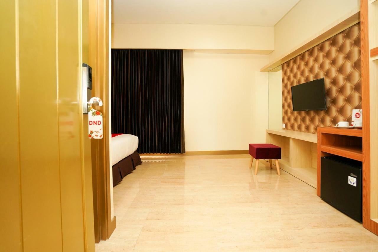 Oyo 1330 Hotel Cahaya 3 Surabaya Exterior foto