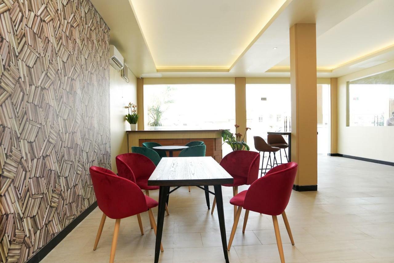 Oyo 1330 Hotel Cahaya 3 Surabaya Exterior foto