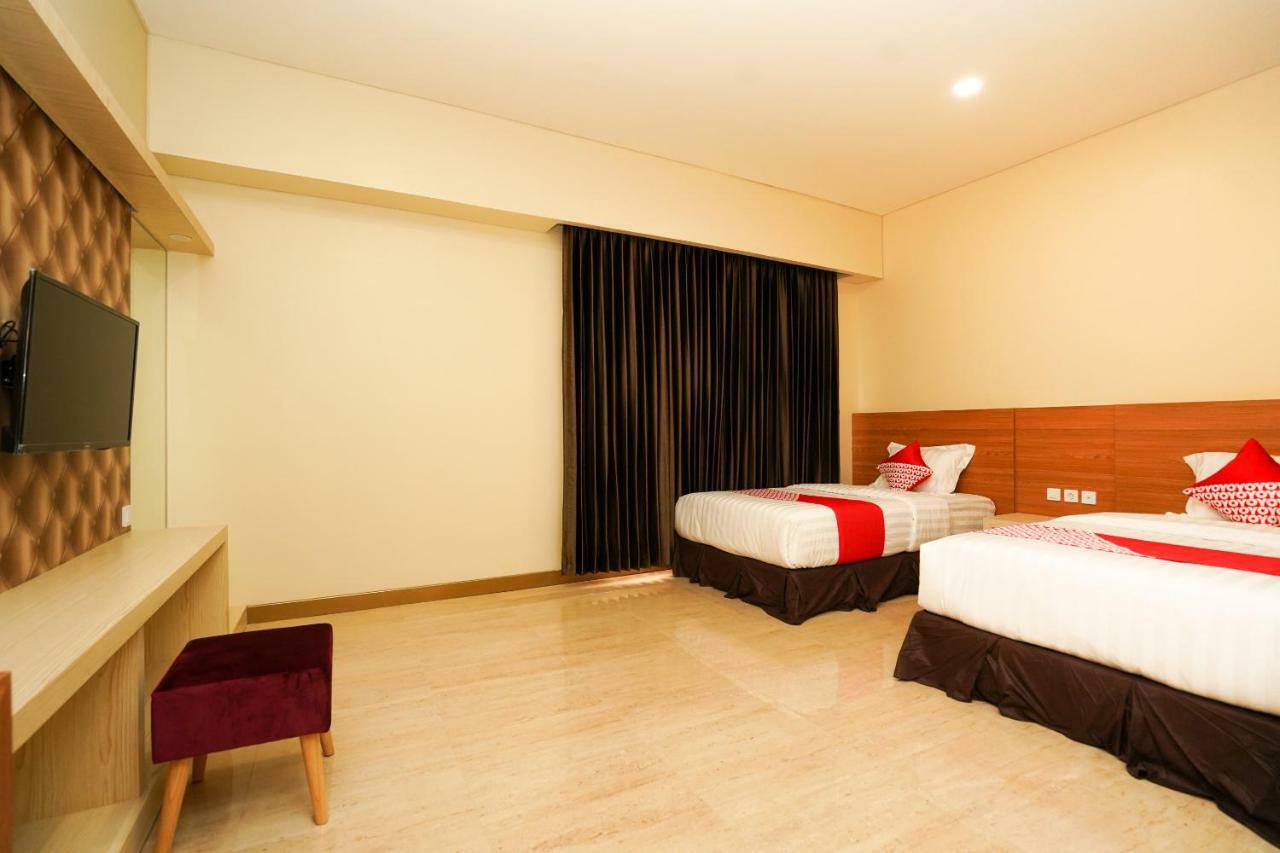 Oyo 1330 Hotel Cahaya 3 Surabaya Exterior foto