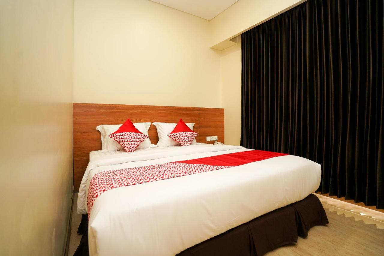 Oyo 1330 Hotel Cahaya 3 Surabaya Exterior foto