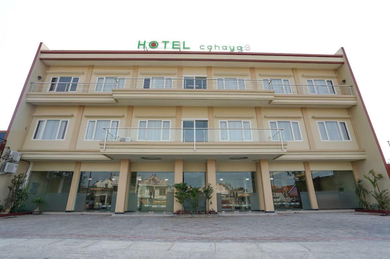 Oyo 1330 Hotel Cahaya 3 Surabaya Exterior foto