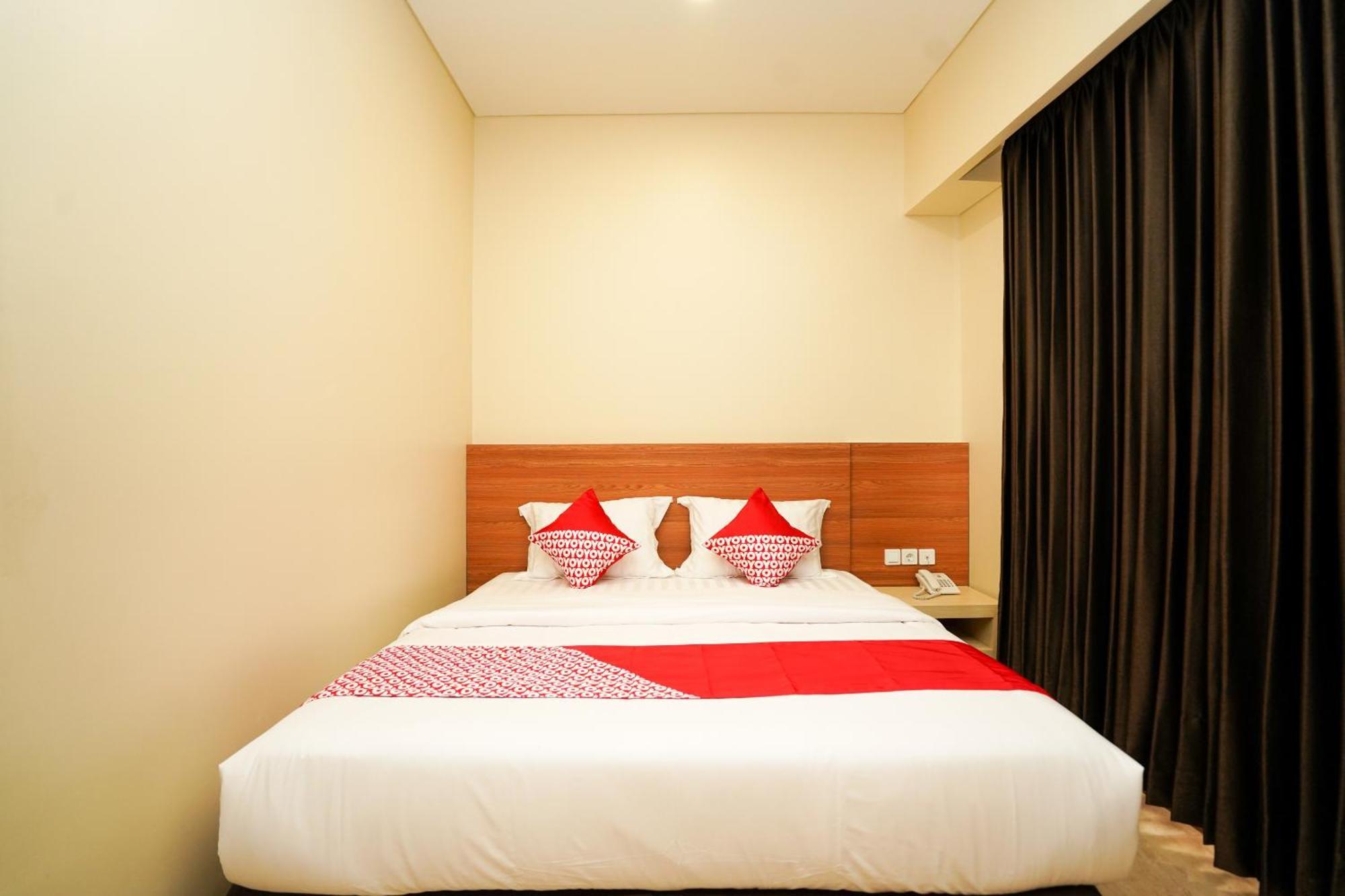 Oyo 1330 Hotel Cahaya 3 Surabaya Exterior foto